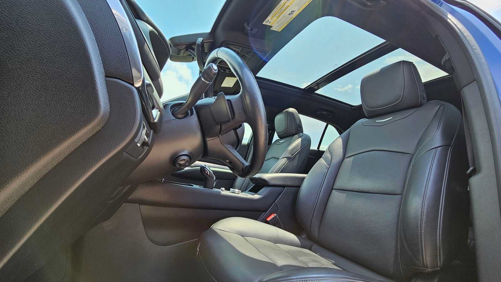 Used 2021 Cadillac XT4 Premium Luxury FWD image 14