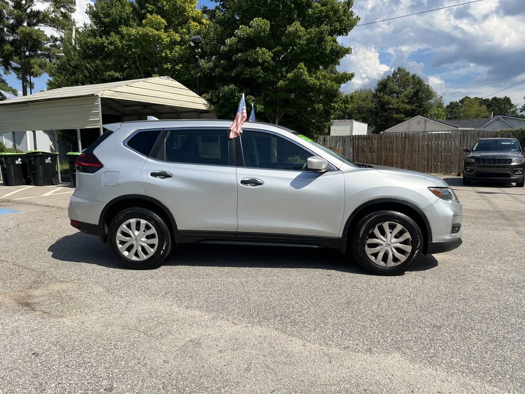 Used 2018 Nissan Rogue S AWD/4WD image 4