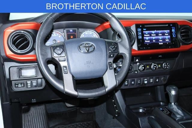 Used 2018 Toyota Tacoma TRD Off-Road w/ Technology Package AWD/4WD image 19