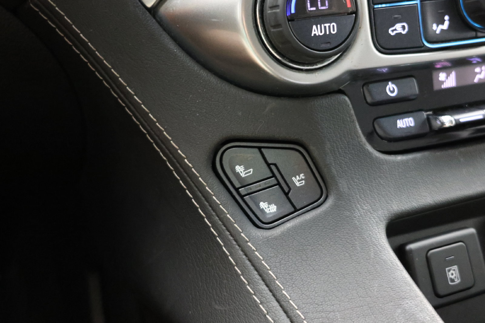 Used 2017 Chevrolet Tahoe LS w/ All-Season Package RWD image 9