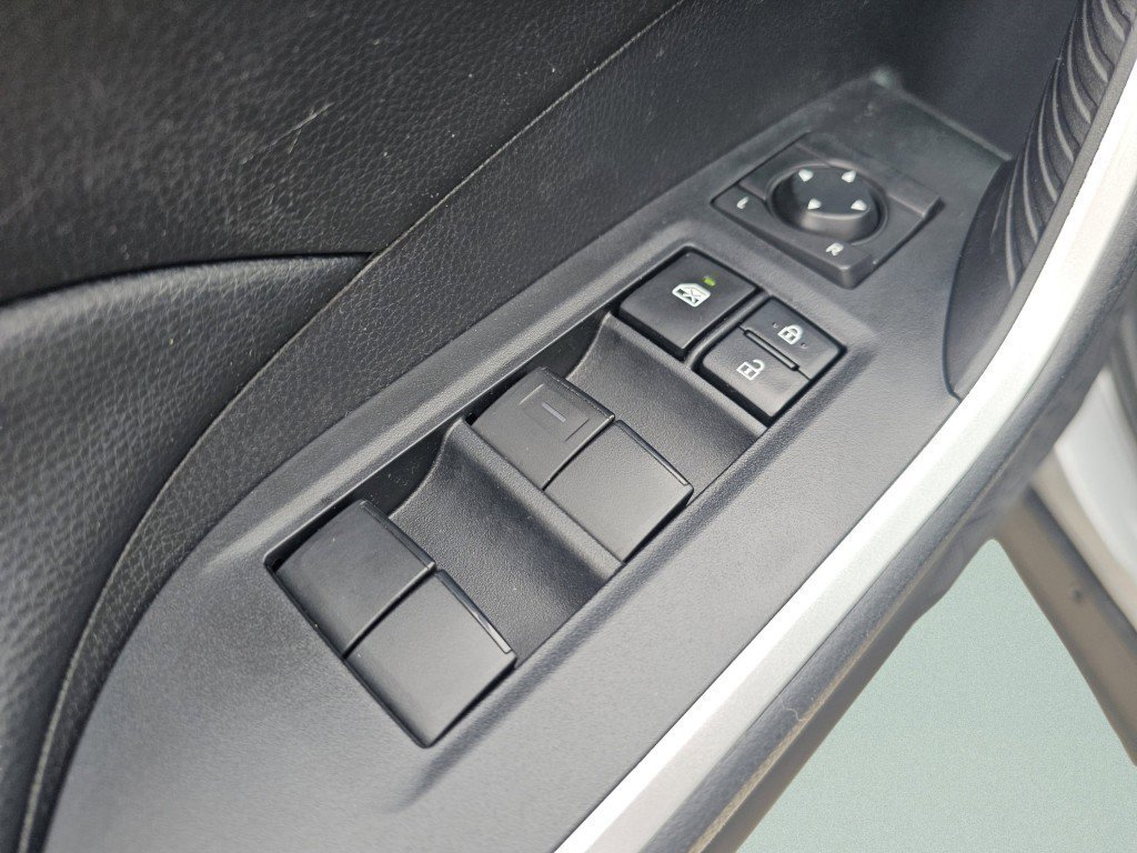 Used 2021 Toyota RAV4 LE image 27