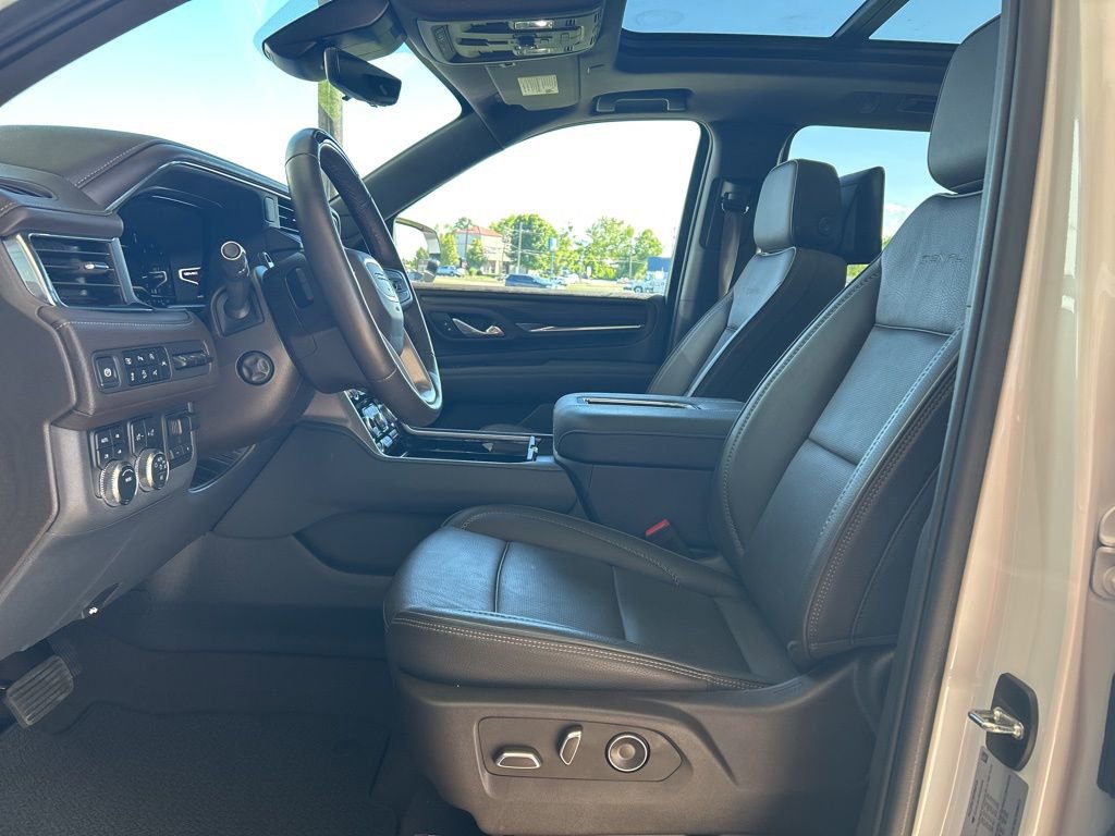 Used 2024 GMC Yukon XL Denali w/ Advanced Technology Package image 8