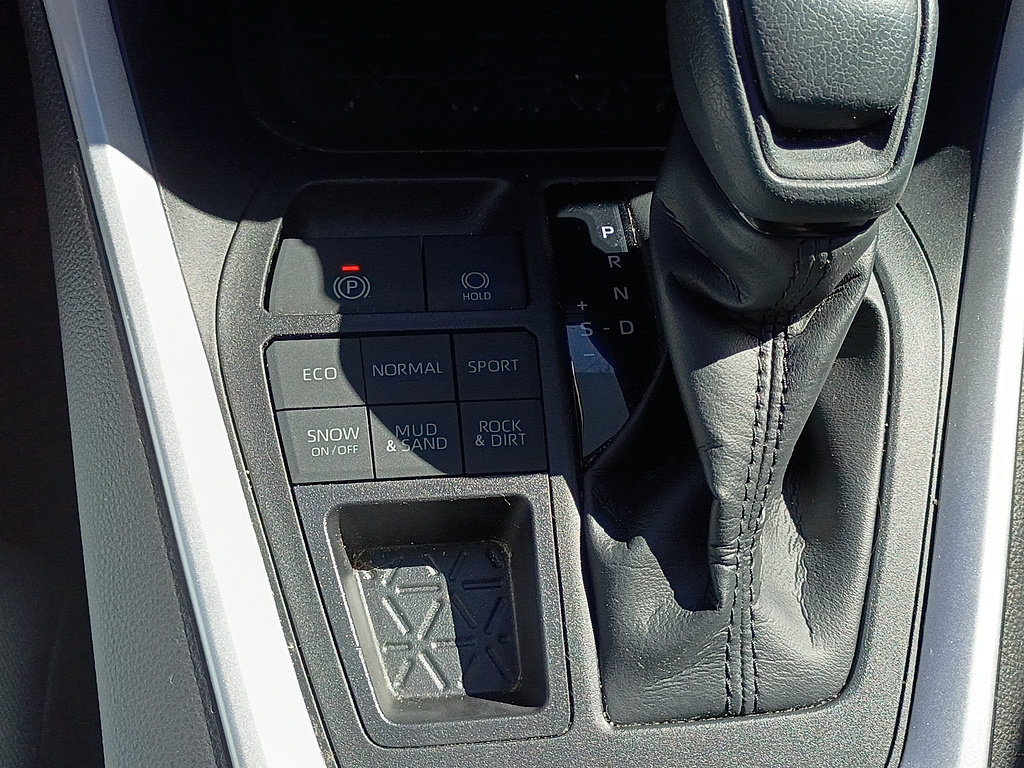 Used 2020 Toyota RAV4 LE w/ All Weather Liner Package AWD/4WD image 23