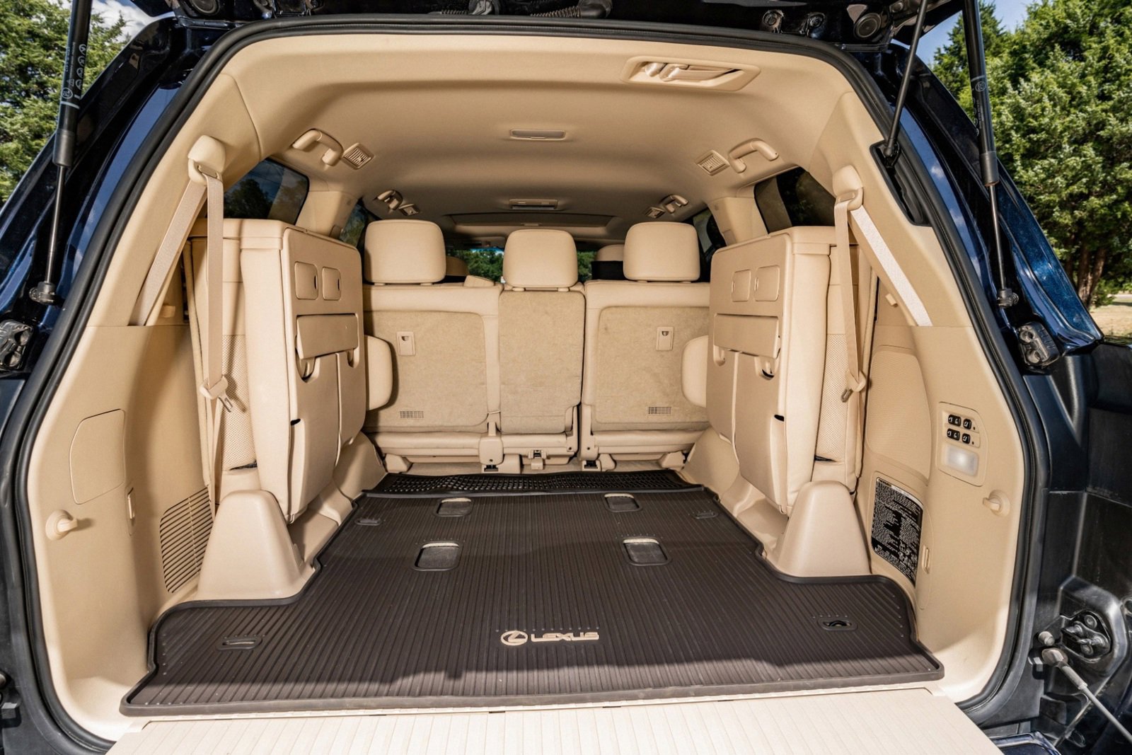Used 2017 Lexus LX 570 4WD w/ Luxury Package image 30