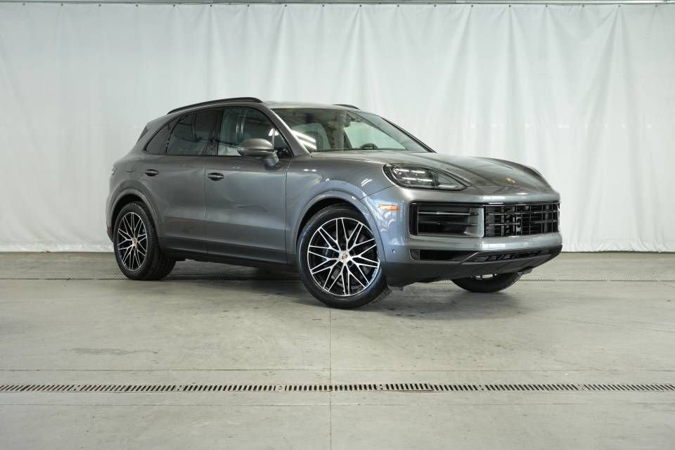 Certified 2025 Porsche Cayenne image 9