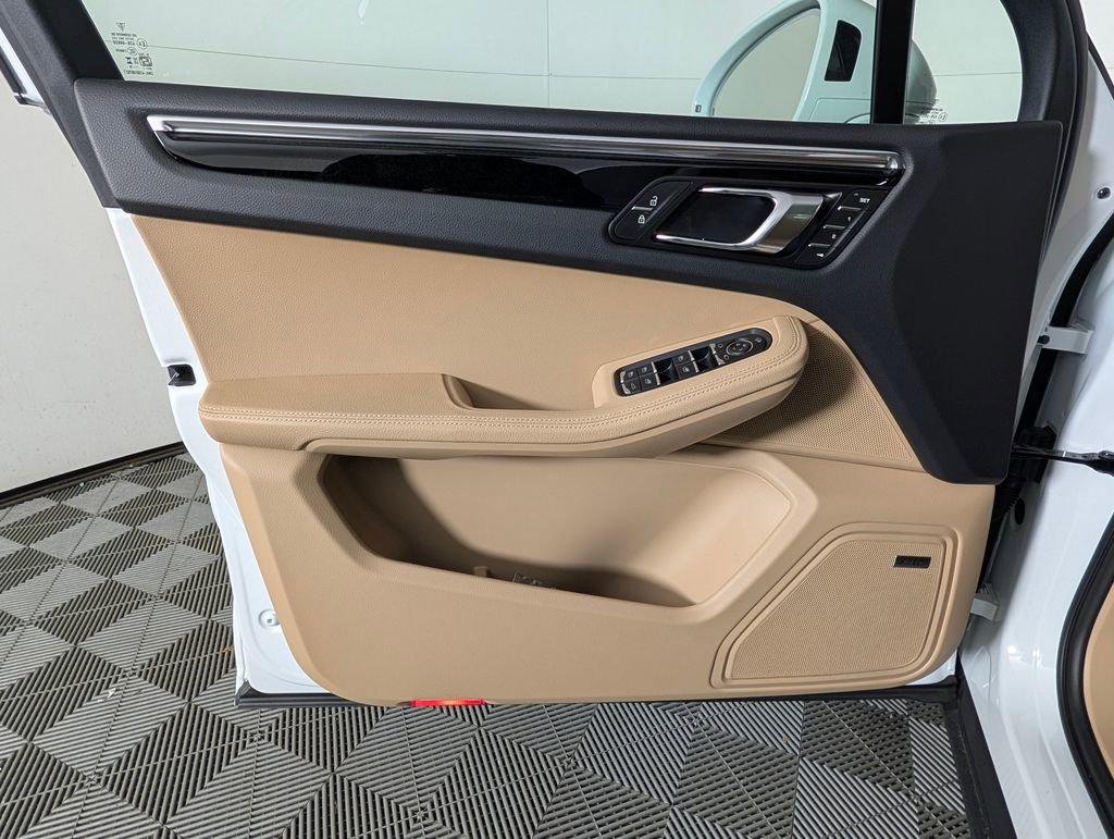 New 2026 Porsche Macan image 25