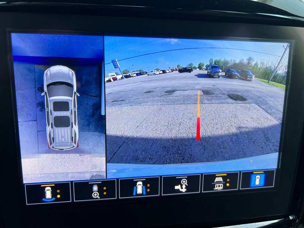 Used 2023 Chevrolet Traverse Premier AWD/4WD image 43