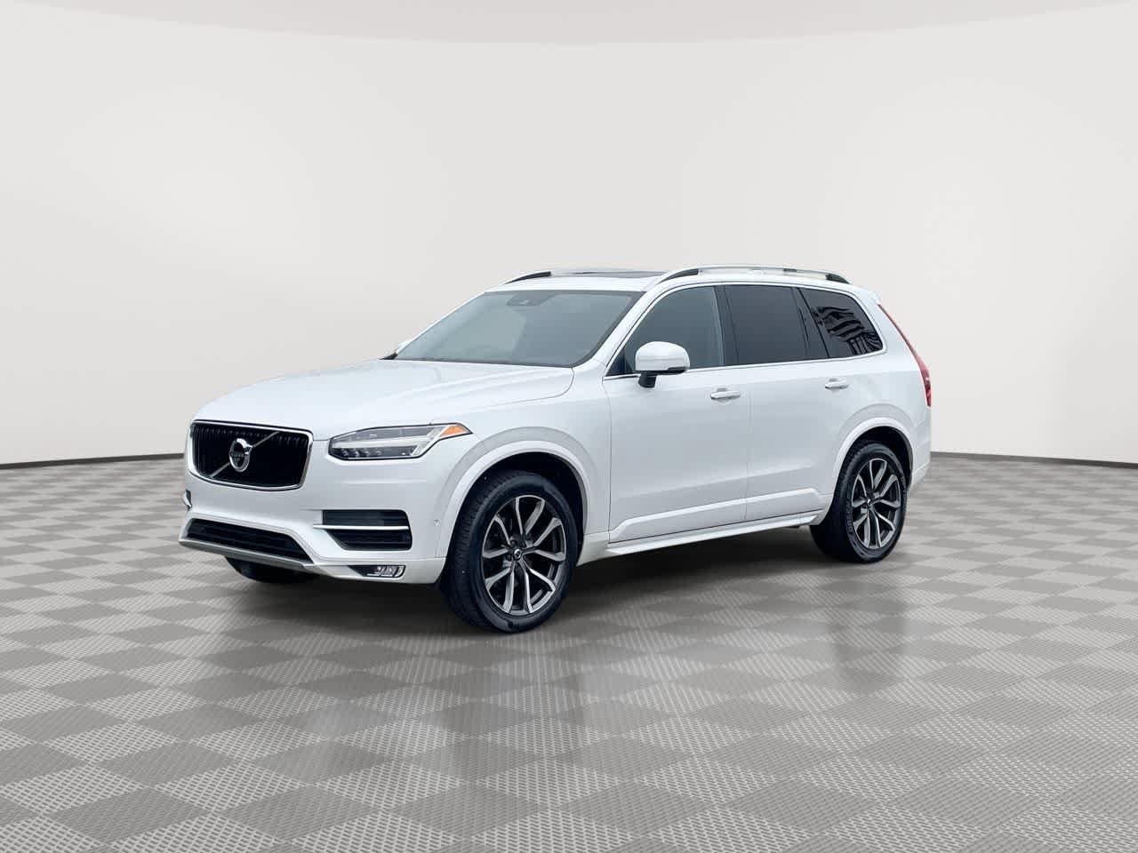 Used 2018 Volvo XC90 T5 Momentum w/ Convenience Package FWD image 4
