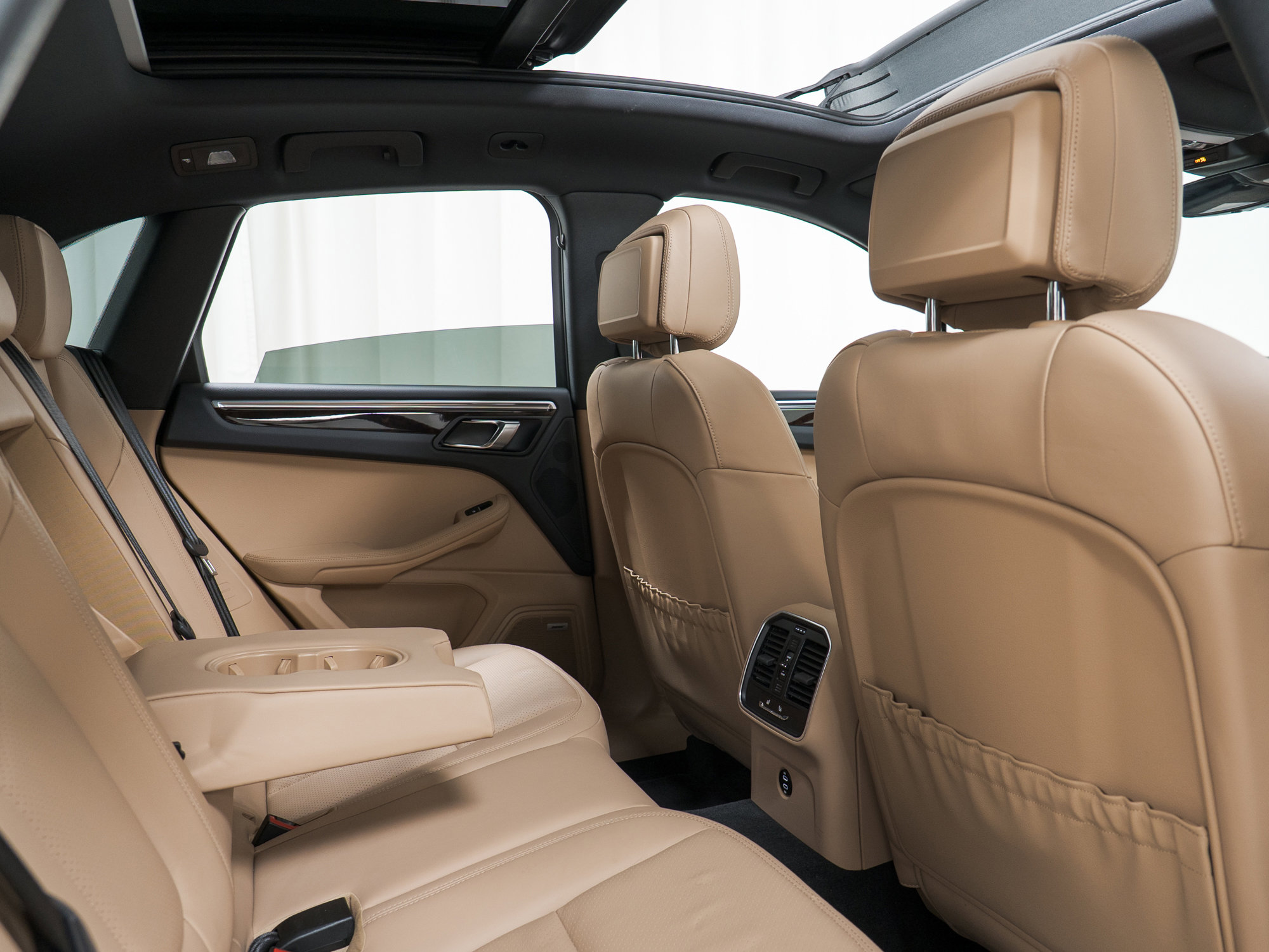 Certified 2022 Porsche Macan image 26