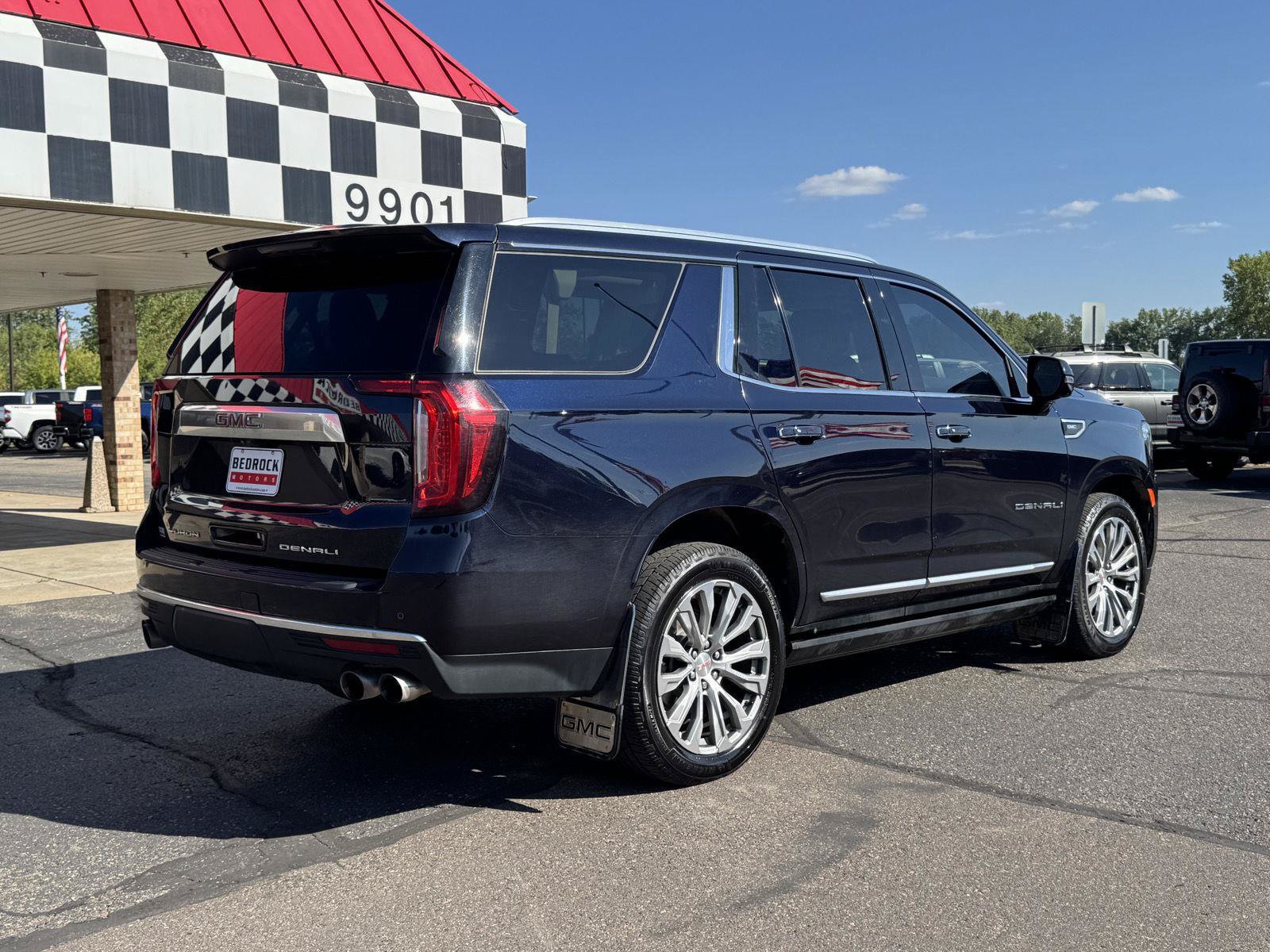 Used 2021 GMC Yukon Denali w/ Denali Premium Package AWD/4WD image 7