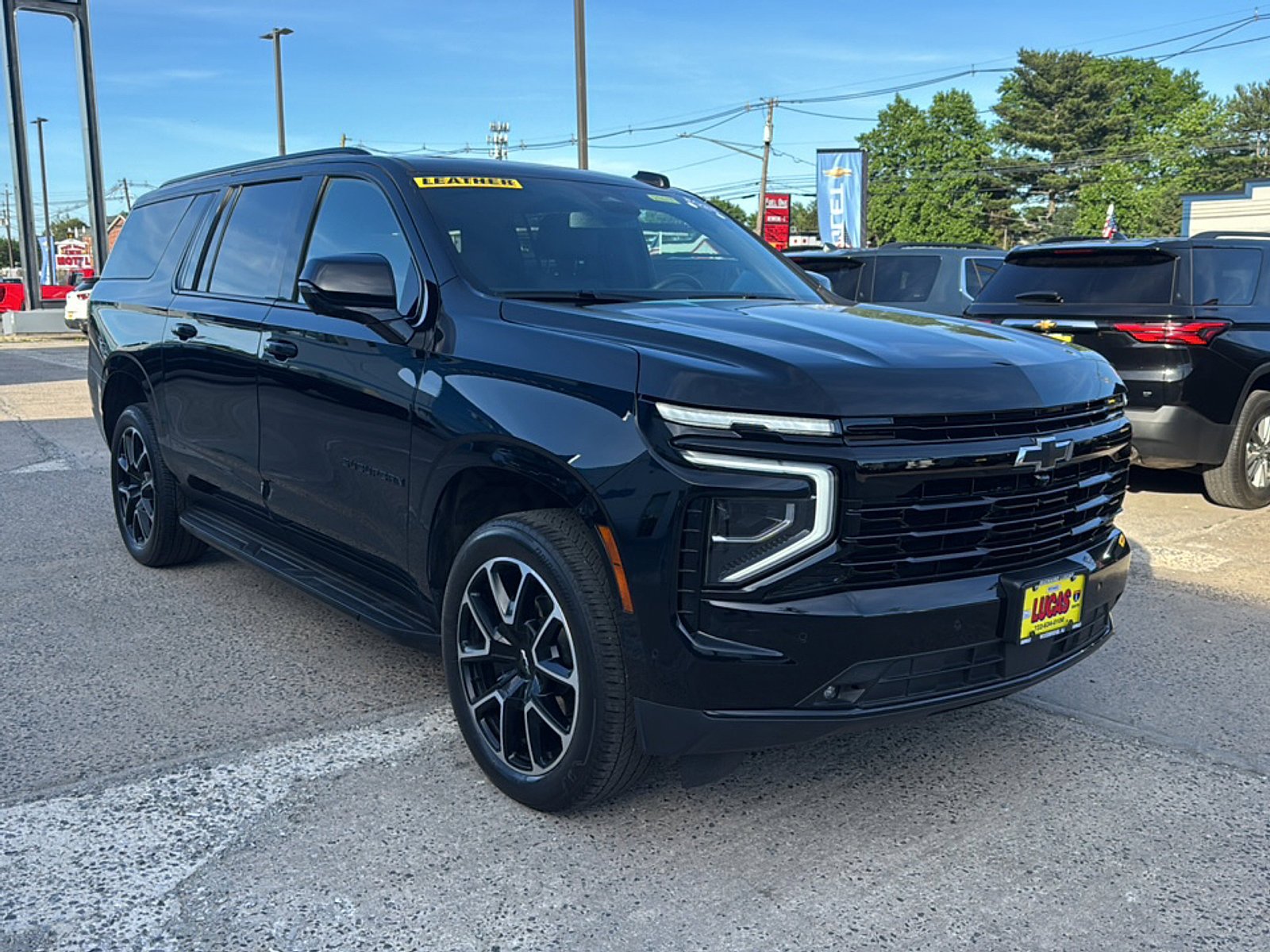 Used 2025 Chevrolet Suburban RST w/ Comfort Package AWD/4WD image 4