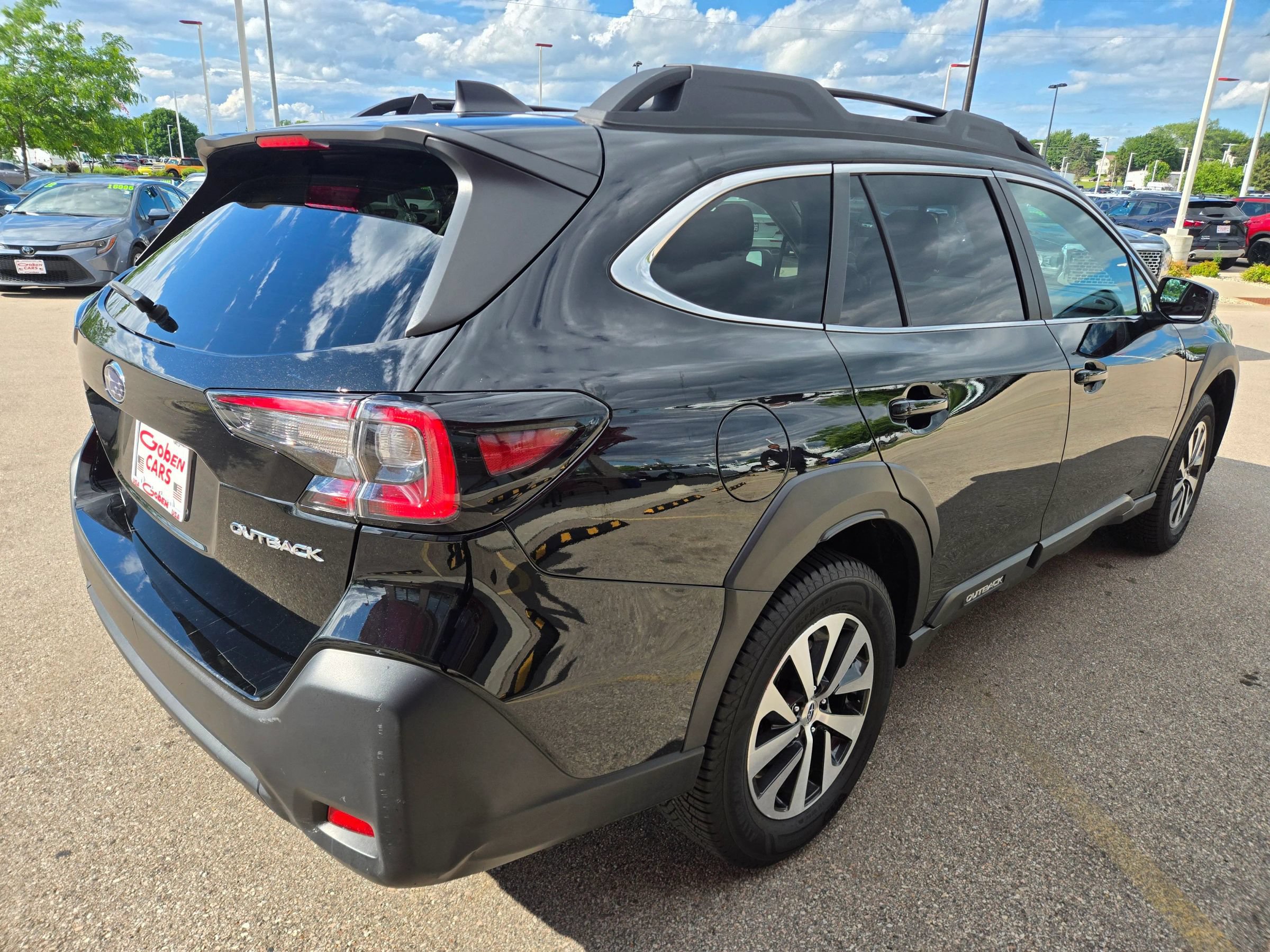 Used 2024 Subaru Outback Premium AWD/4WD image 4