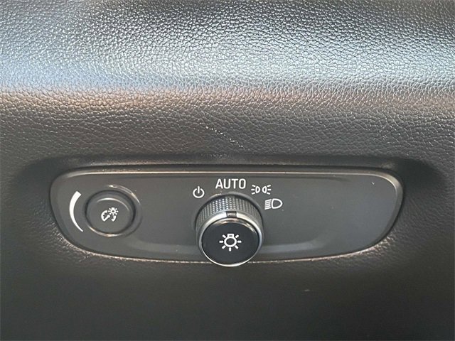 Used 2021 Chevrolet Traverse LS image 27