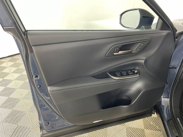 Used 2025 Toyota Crown Signia w/ Advanced Technology Package image 12