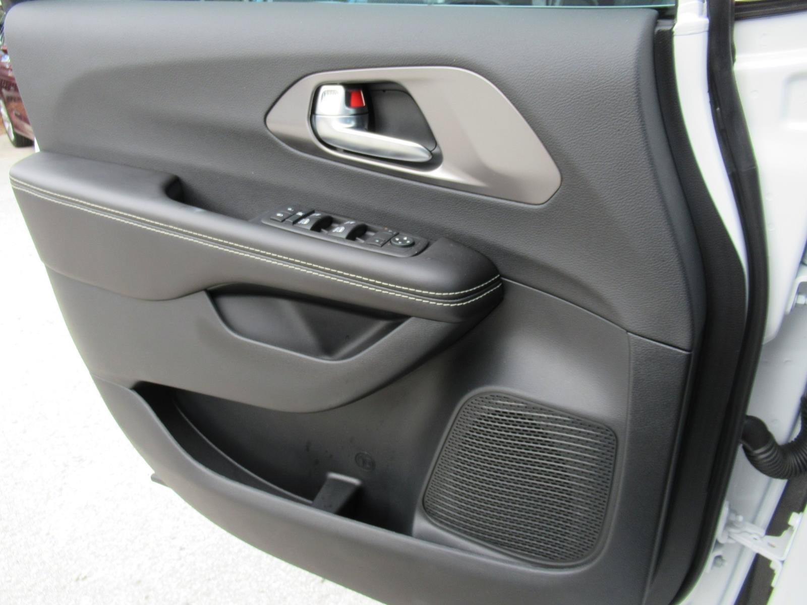 New 2026 Chrysler Voyager LX FWD image 19