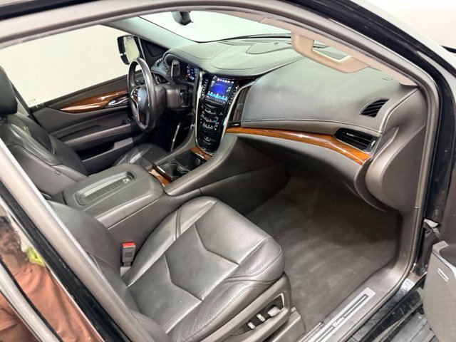Used 2018 Cadillac Escalade Premium Luxury AWD/4WD image 38