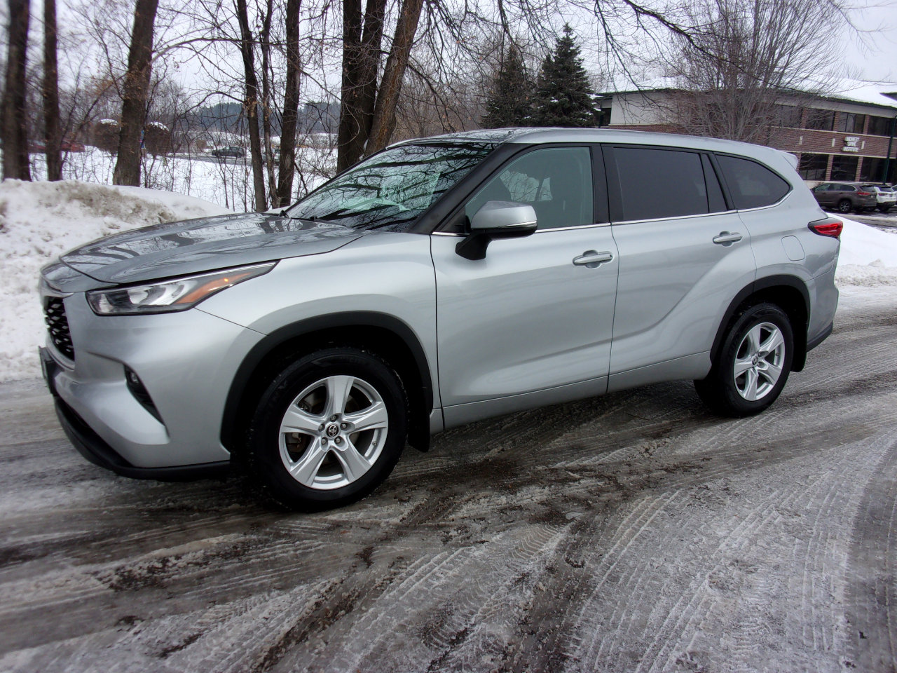 Used 2020 Toyota Highlander LE