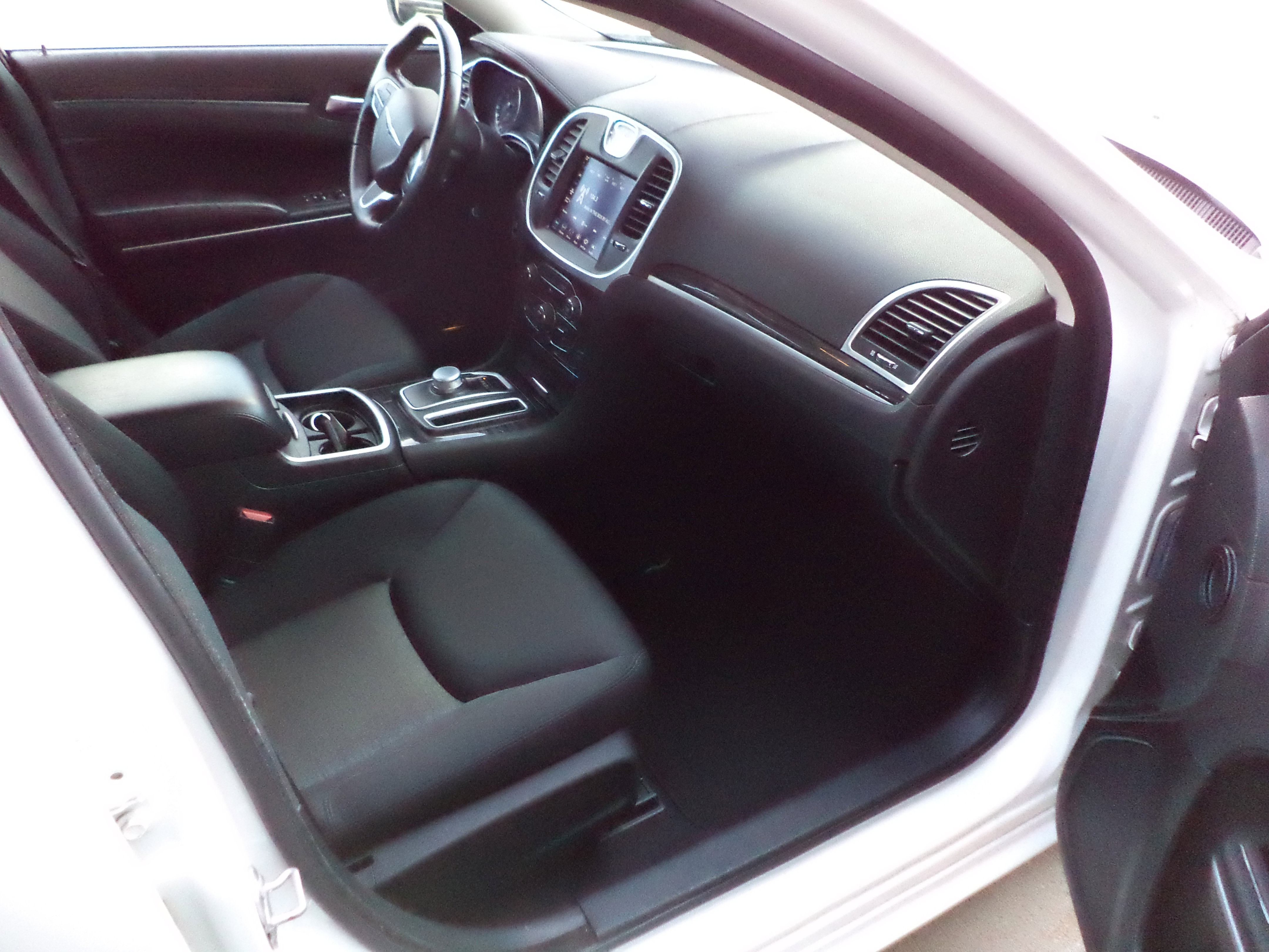 Used 2021 Chrysler 300 Touring w/ Driver Convenience Group image 8