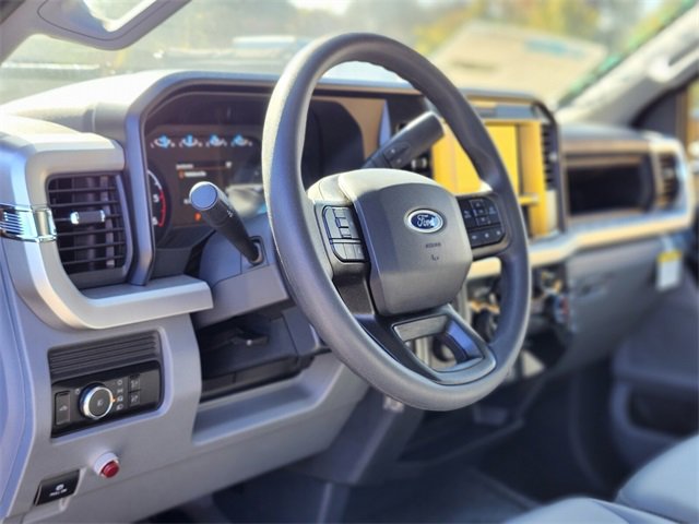 New 2025 Ford F550 4x4 Regular Cab Super Duty image 15