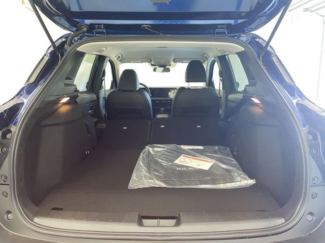 New 2026 Nissan Kicks SR w/ Cold Weather Package image 16