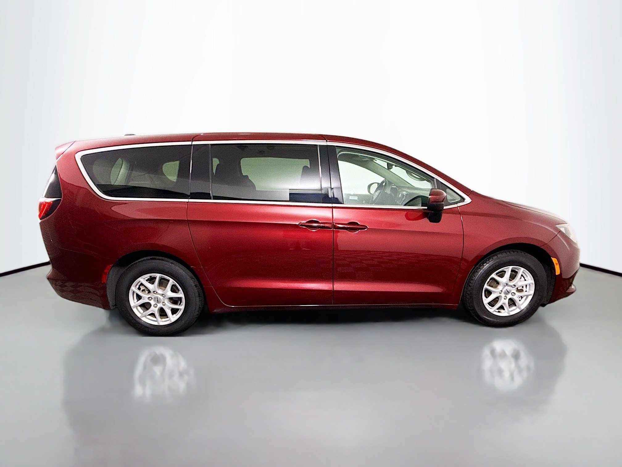 Used 2023 Chrysler Voyager LX FWD image 11