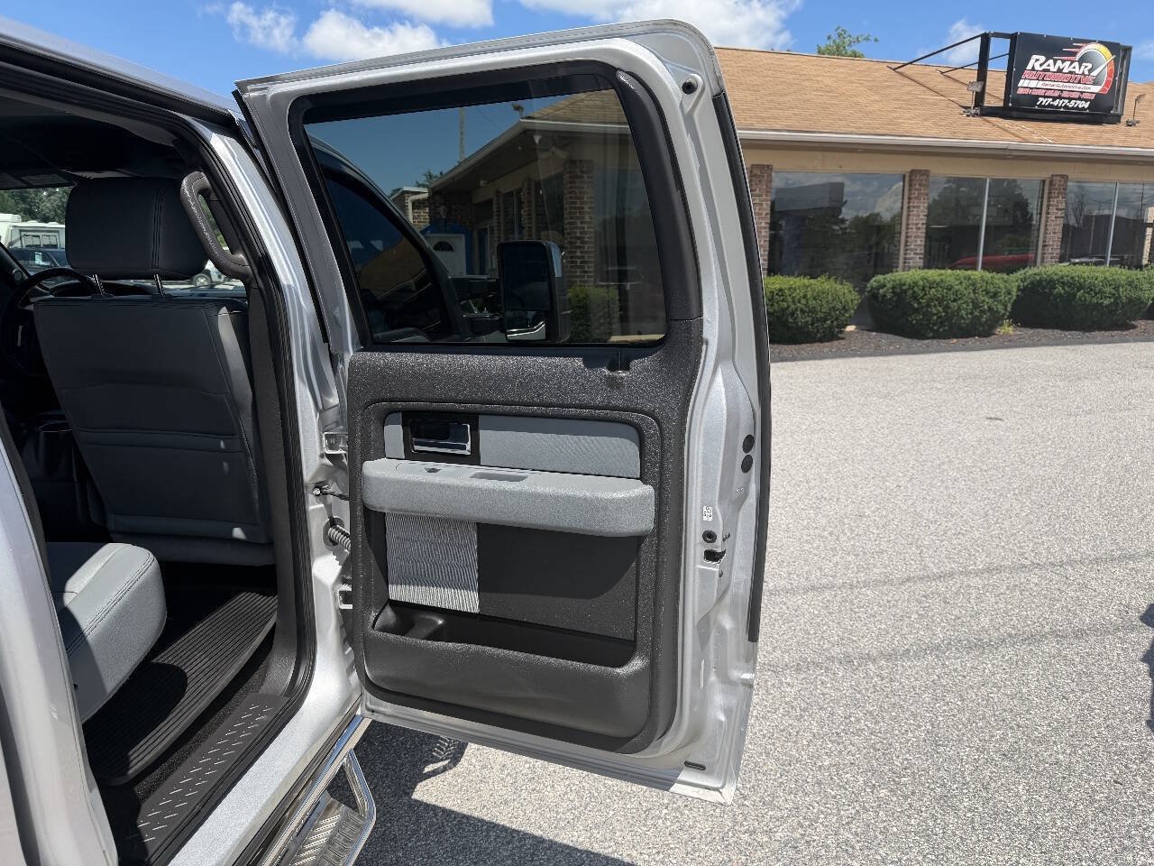 Used 2014 Ford F150 XLT w/ Equipment Group 302A Luxury AWD/4WD image 29