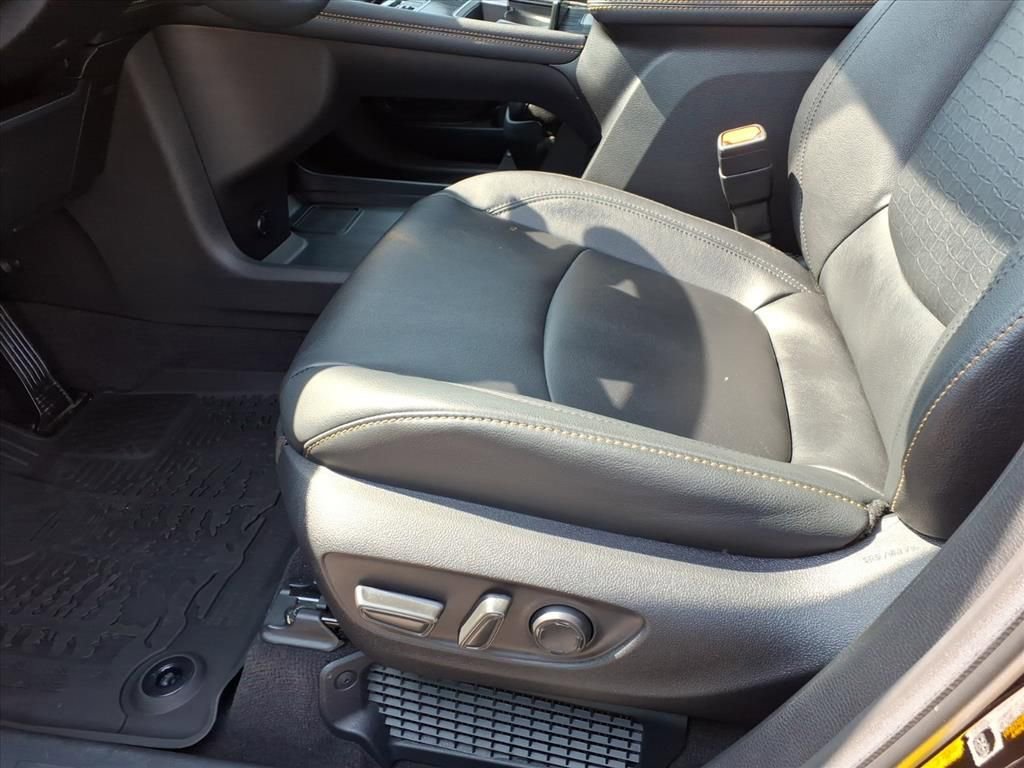 Used 2025 Toyota Sienna XLE Woodland Edition image 17