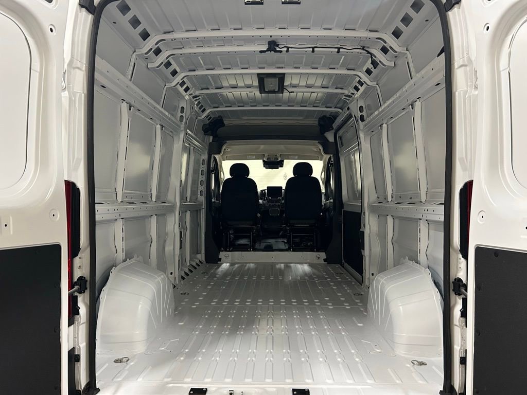 Used 2025 RAM ProMaster 2500 w/ Premium Convenience Group image 14