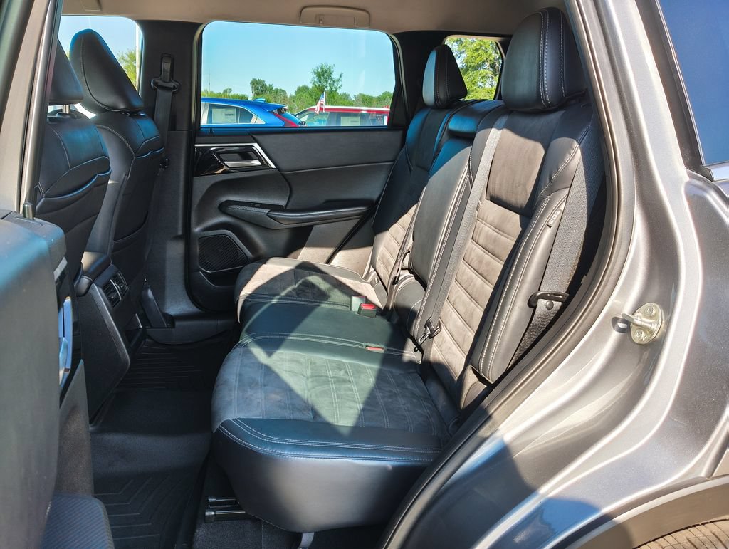 Used 2023 Mitsubishi Outlander SE AWD/4WD image 9