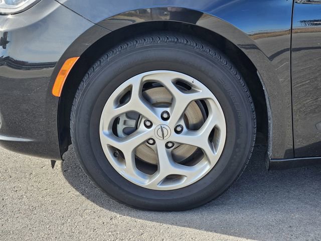 Used 2023 Chrysler Pacifica Limited image 13