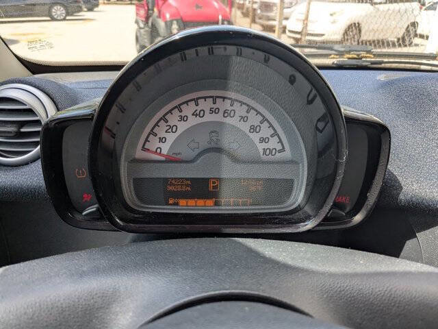 Used 2013 smart fortwo Coupe image 16