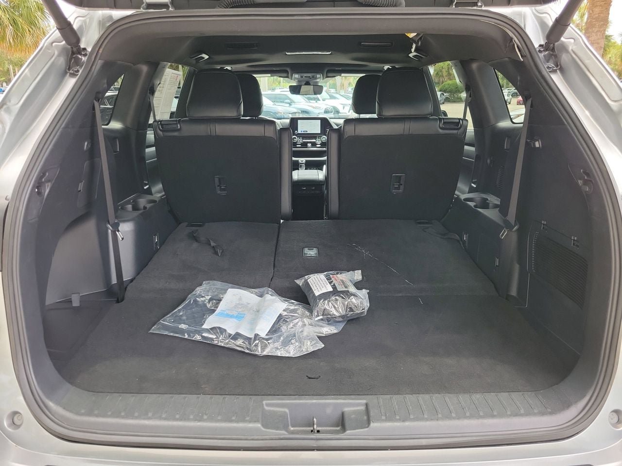 Used 2025 Toyota Highlander XSE AWD/4WD image 8
