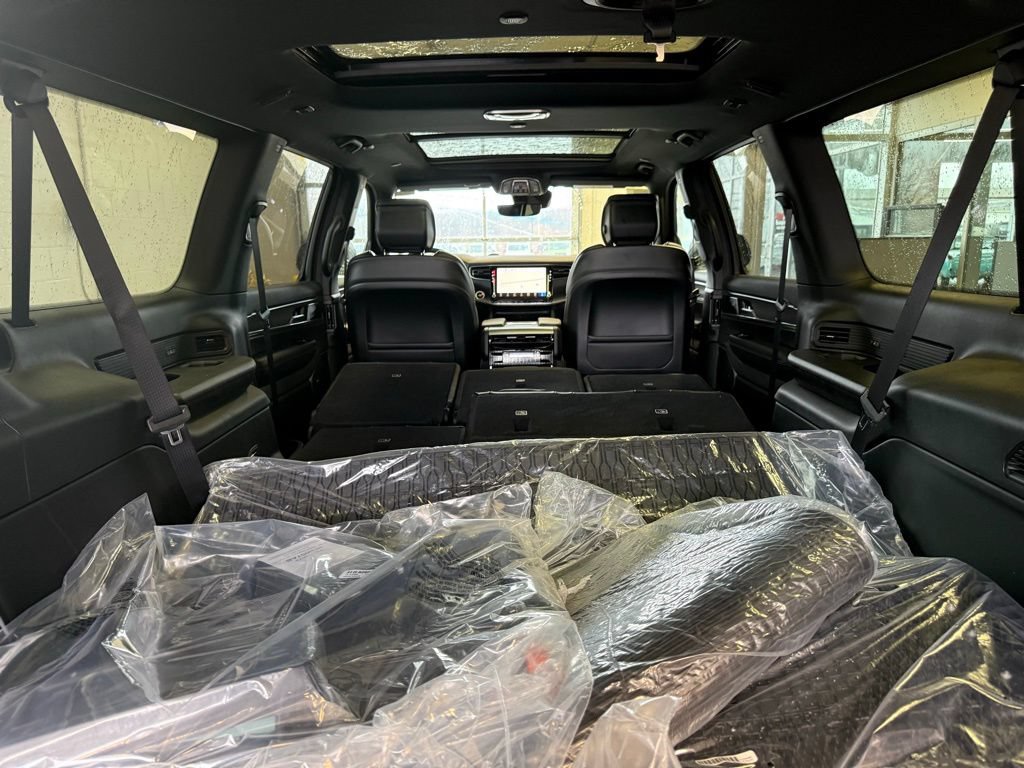 New 2026 Jeep Grand Wagoneer L 4WD w/ Premium Group I image 32