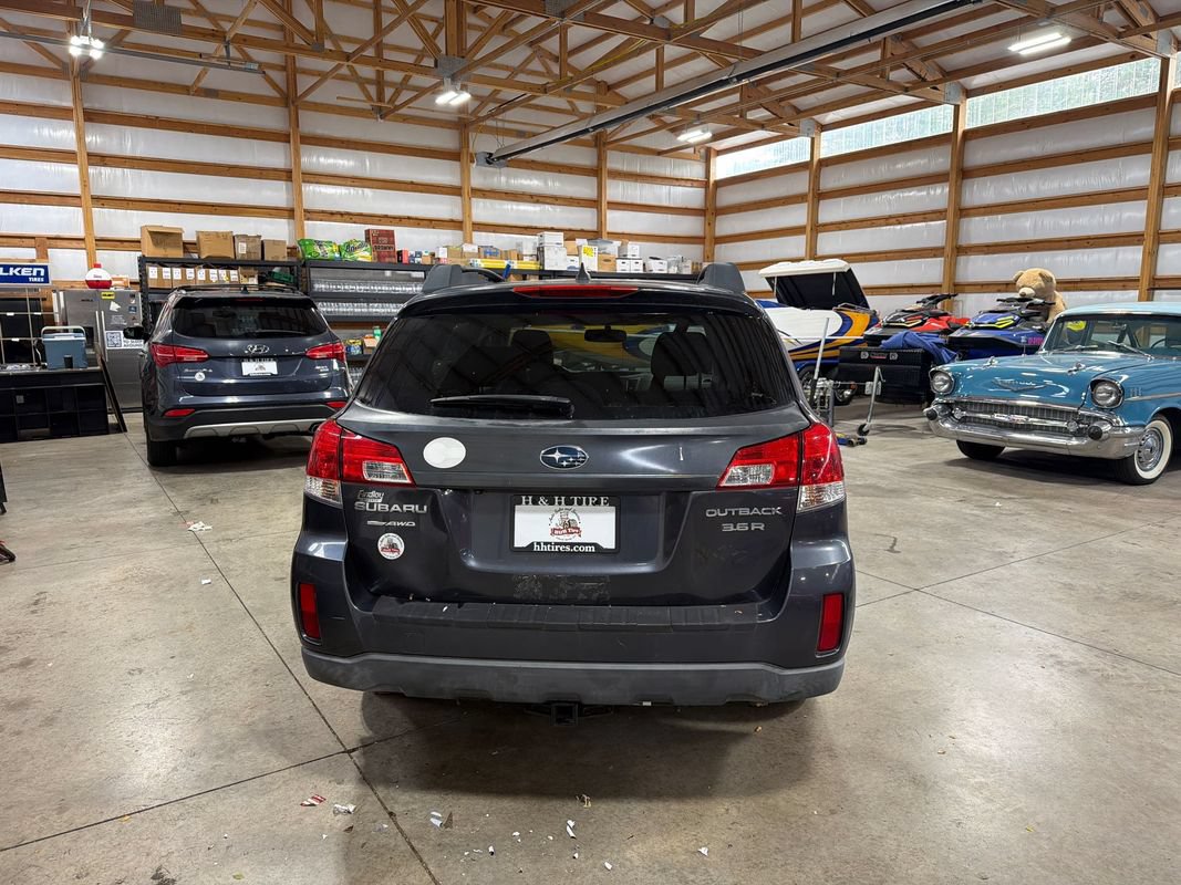 Used 2011 Subaru Outback 3.6R Limited w/ PWR Moonroof Pkg AWD/4WD image 9