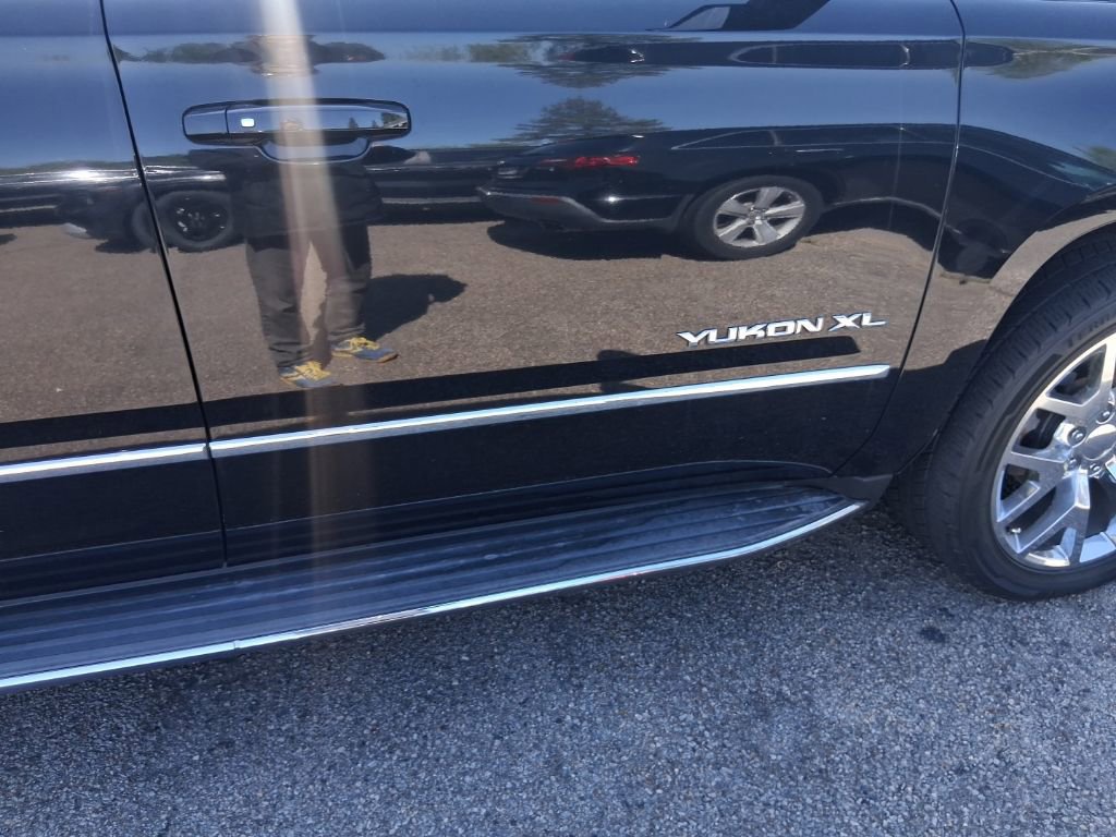 Used 2017 GMC Yukon XL SLT w/ Premium Edition image 16