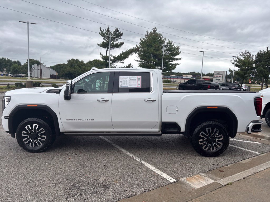 Used 2024 GMC Sierra 3500 Denali Ultimate AWD/4WD image 5
