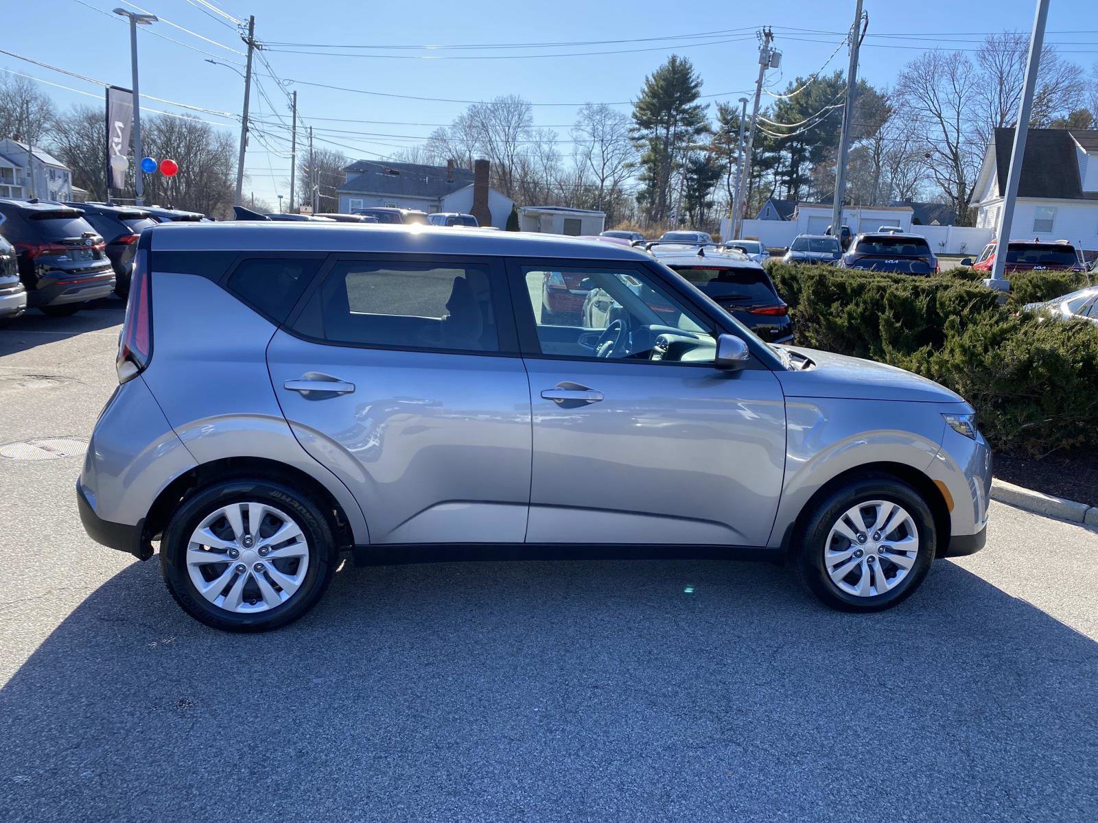 Used 2025 Kia Soul LX image 8