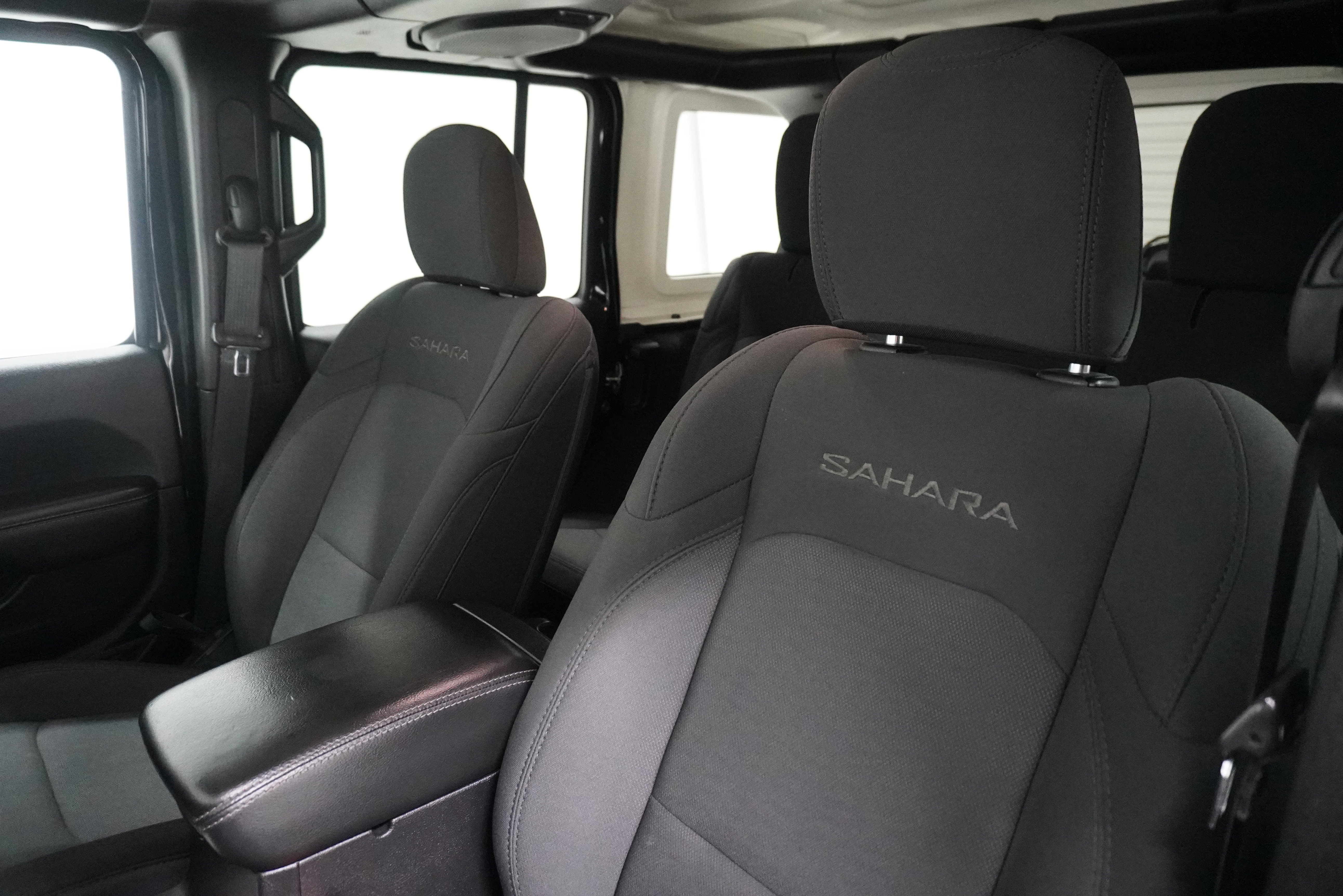 Used 2019 Jeep Wrangler Unlimited Sahara image 12