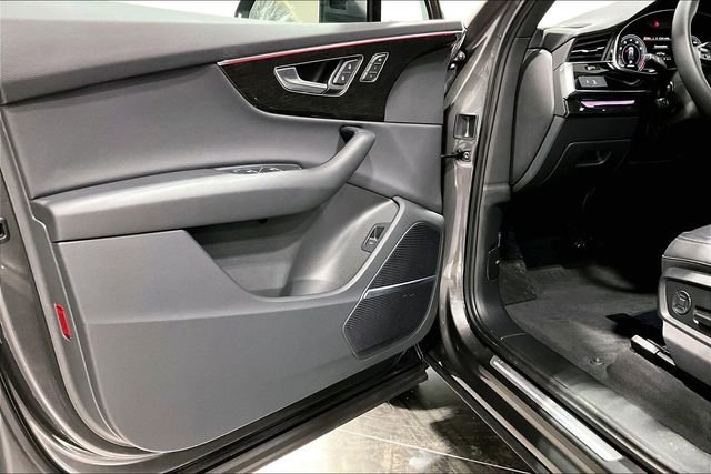 Certified 2025 Audi Q7 2.0T Premium w/ Convenience Plus Package image 17