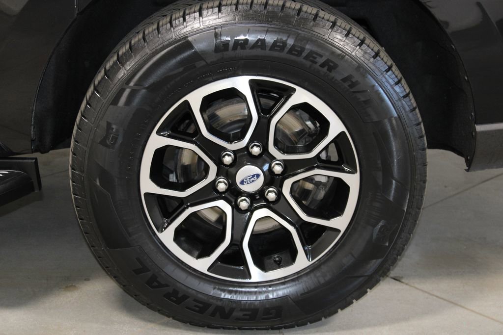 Used 2024 Ford Expedition Max XLT image 18