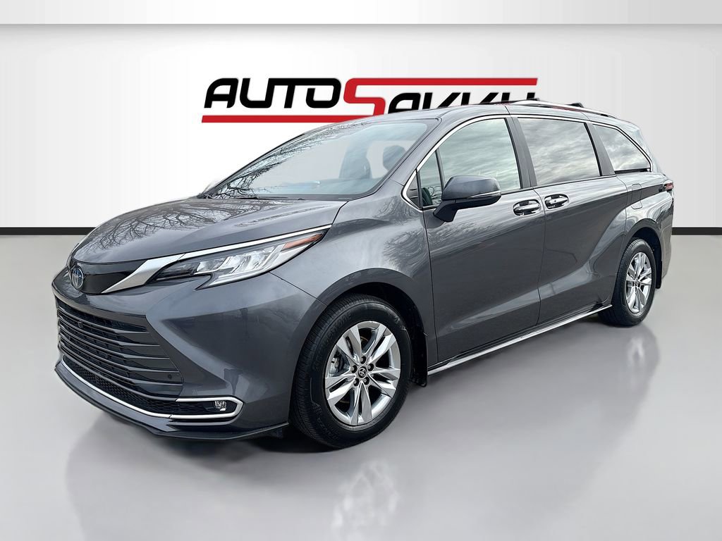 Used 2025 Toyota Sienna Limited image 3