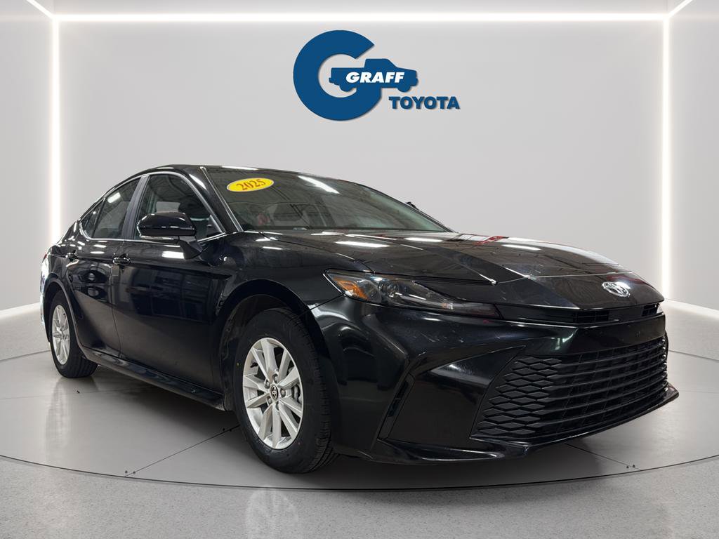 Used 2025 Toyota Camry LE FWD image 4