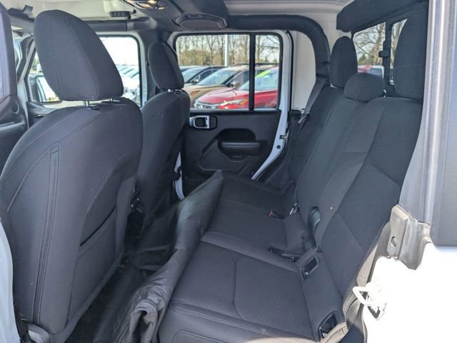 Used 2022 Jeep Gladiator Sport AWD/4WD image 9