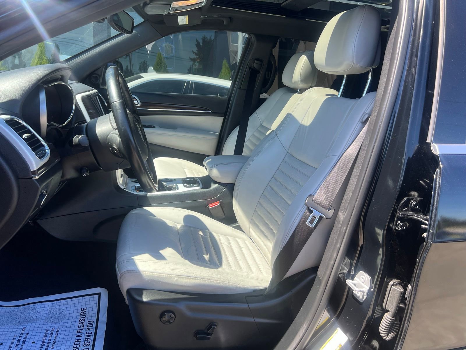 Used 2018 Jeep Grand Cherokee Limited AWD/4WD image 18
