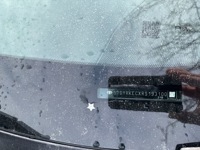 Used 2024 Toyota Sienna XLE image 21