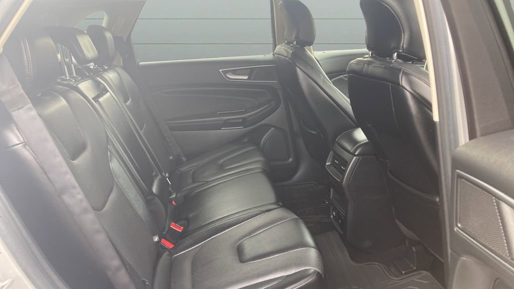 Used 2016 Ford Edge Titanium w/ Equipment Group 302A AWD/4WD image 17