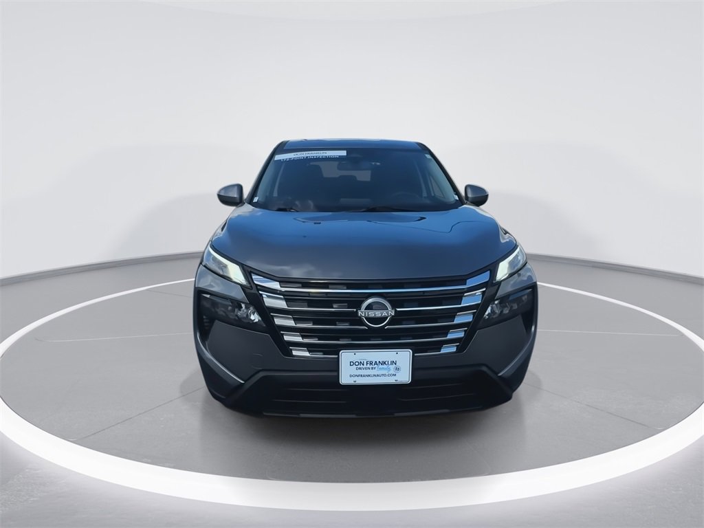 Used 2025 Nissan Rogue SV image 3