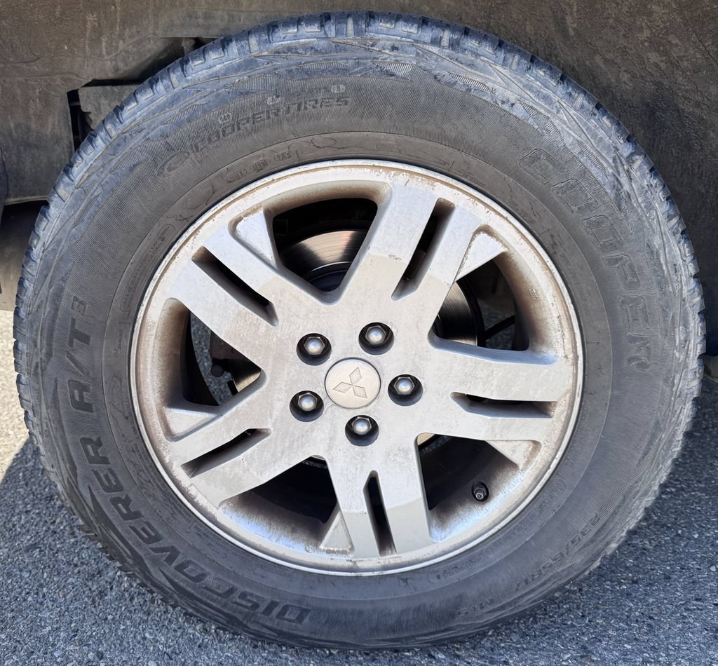 Used 2004 Mitsubishi Endeavor LS AWD/4WD image 56
