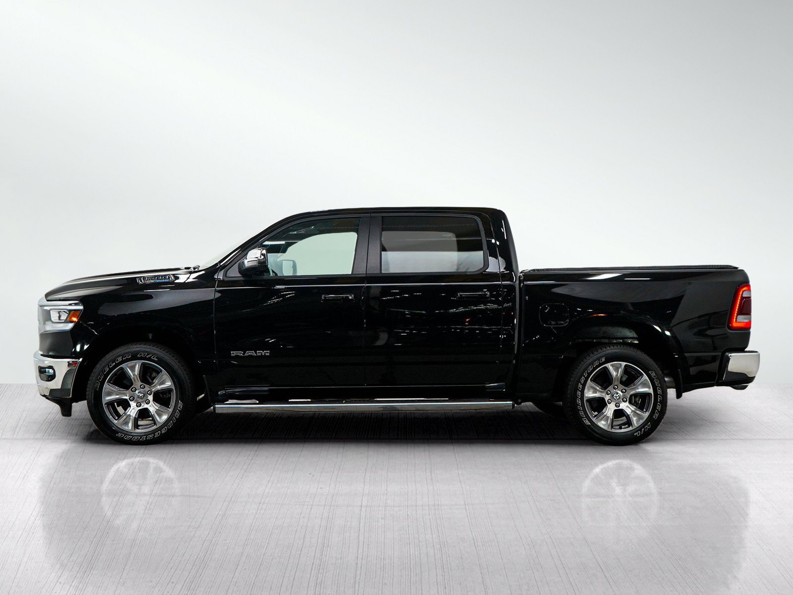 Used 2024 RAM 1500 Laramie AWD/4WD image 2