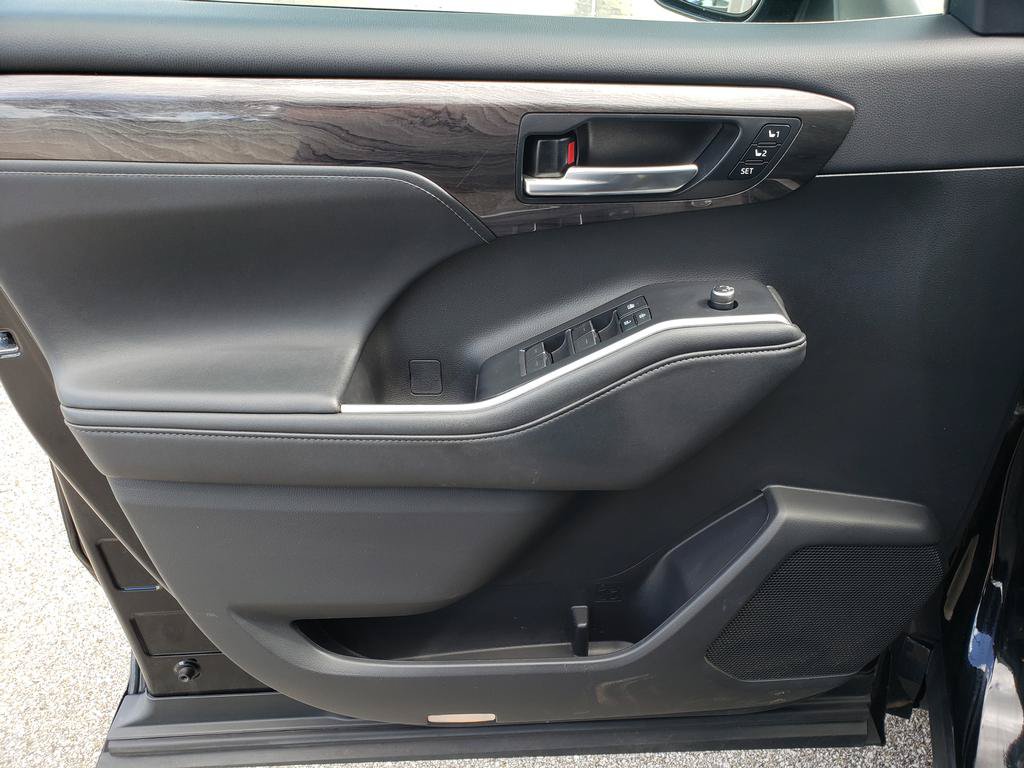 Used 2021 Toyota Highlander Platinum AWD/4WD image 9